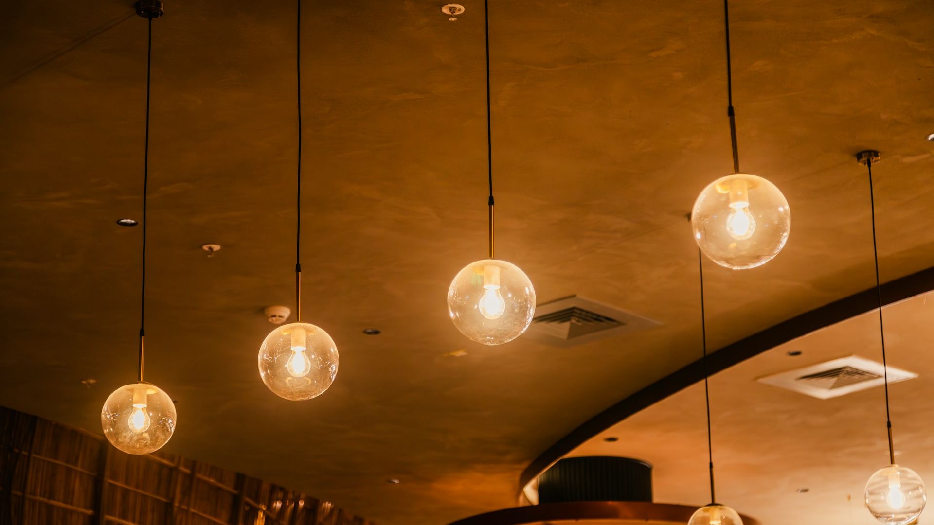 Lighting fixtures